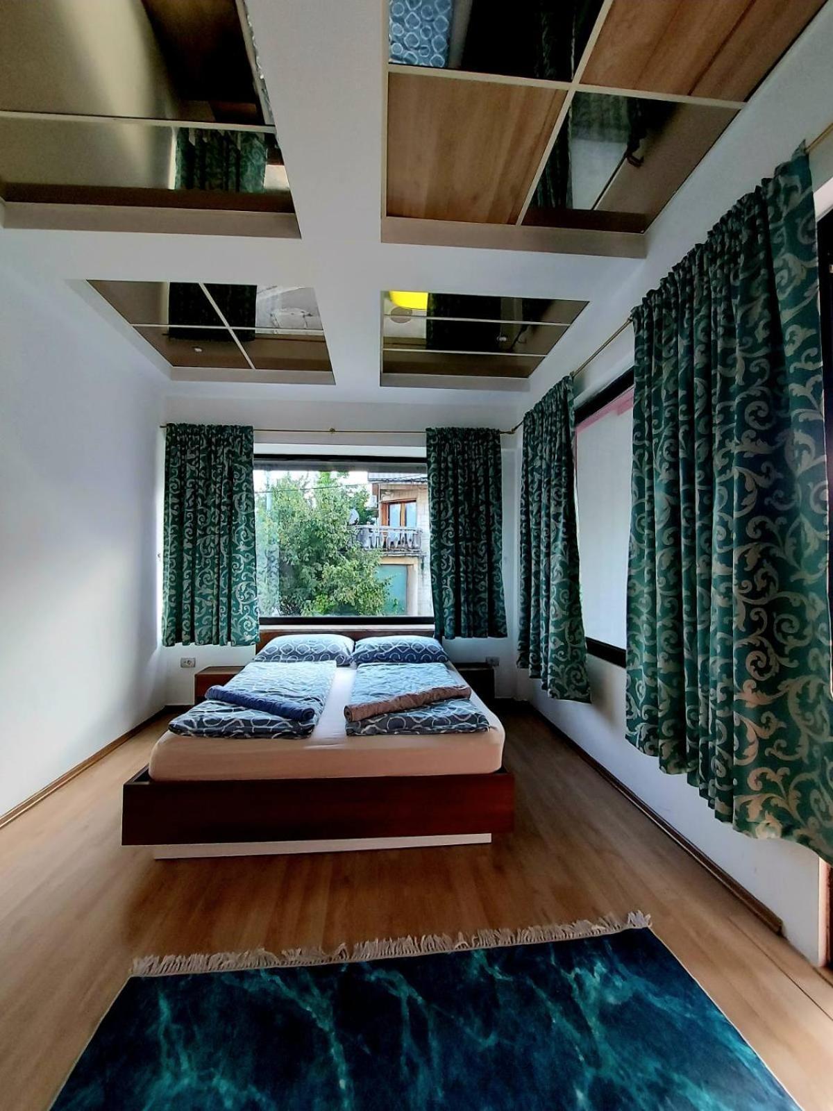 Irish Hotel Біхач Екстер'єр фото